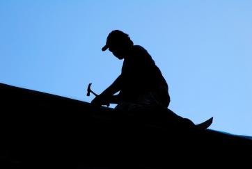 Menlo Park roofing contractor replaces shingles